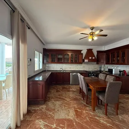 Luxury Vistas Al Mar Villa
